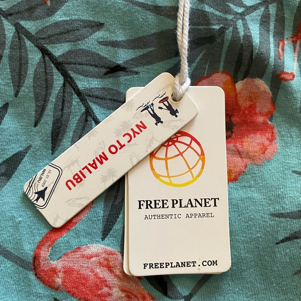 Free Planet Size Small flamingo T-shirt - Picture 5 of 6
